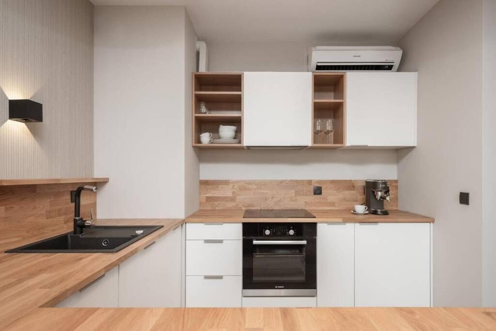 Stylish Apartment Luminis In Krakow'S Kazimierz エクステリア 写真